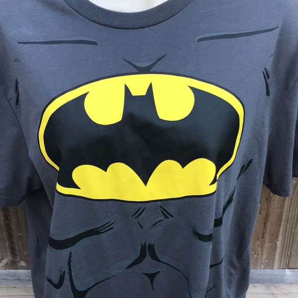 Batman shirt with cape - Picture 2 of 5